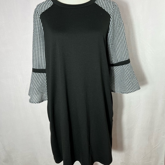 New Black and Checked Bell Sleeve Dress - Picture 4 of 9